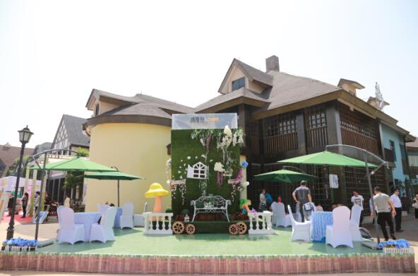 首页 产业动态 旅游       首个户外婚博会 让环境升级      本届婚博